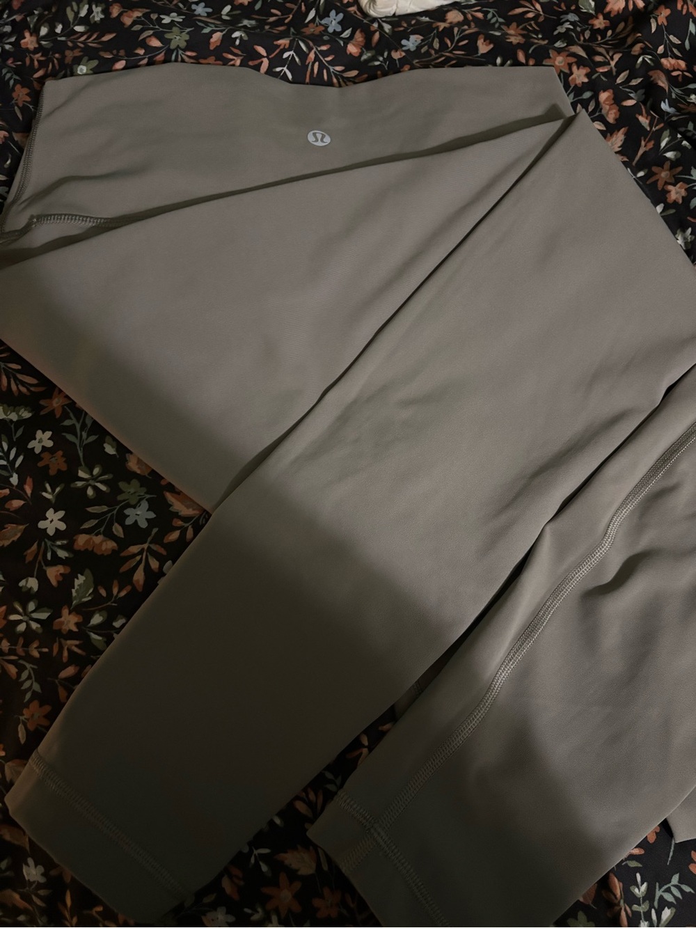 lululemon athletica size 8 Olive Green Jogger-style leggings